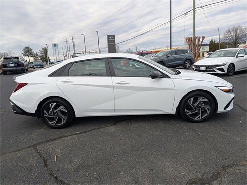 Certified 2025 Hyundai Elantra Sport image 3
