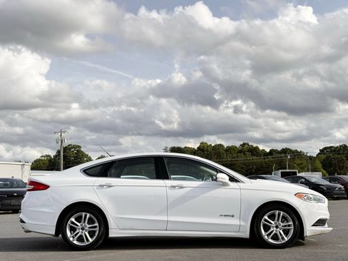 Used 2018 Ford Fusion SE w/ Equipment Group 602A FWD image 5
