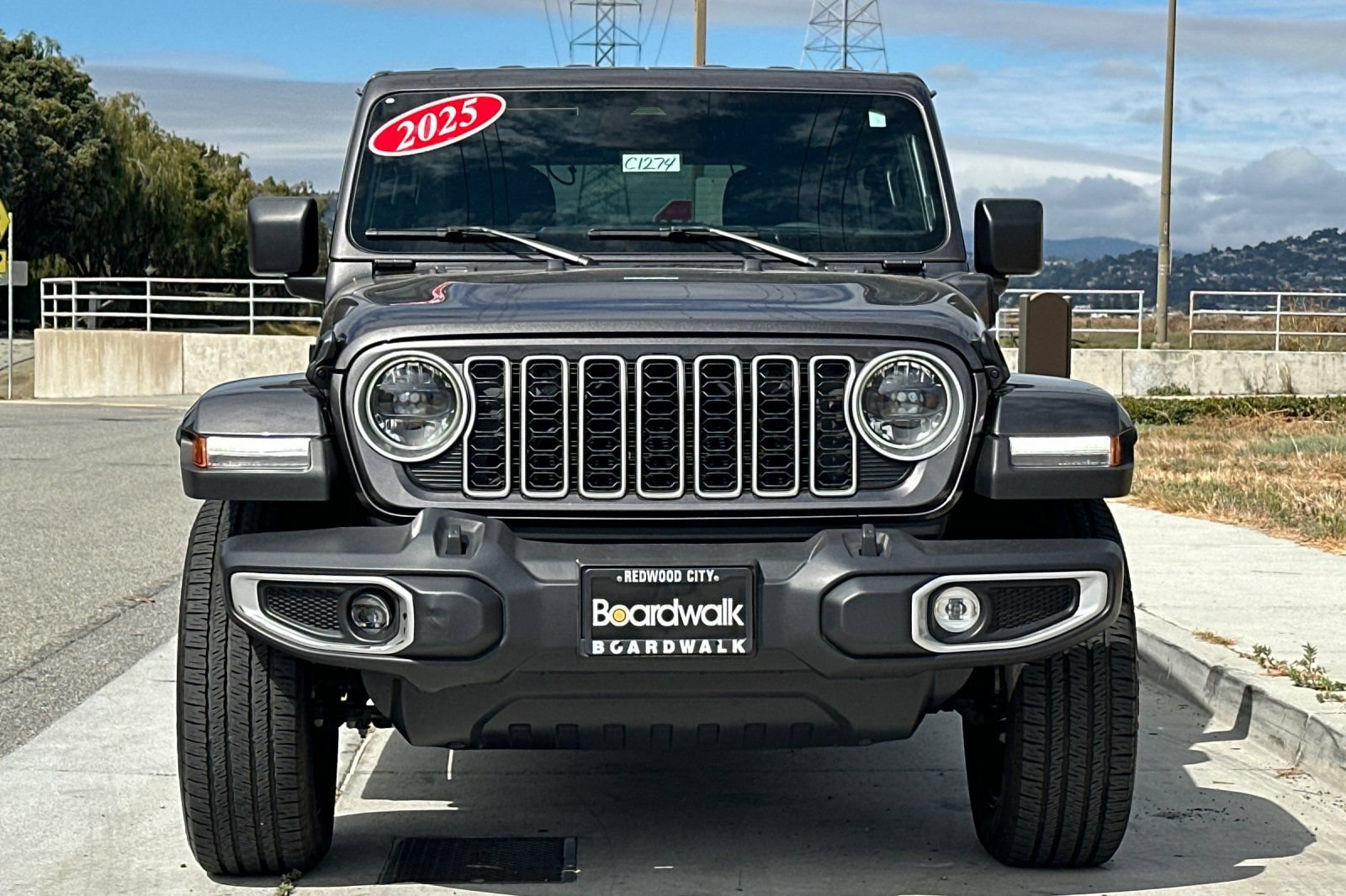 Used 2025 Jeep Wrangler Unlimited Sahara AWD/4WD image 9