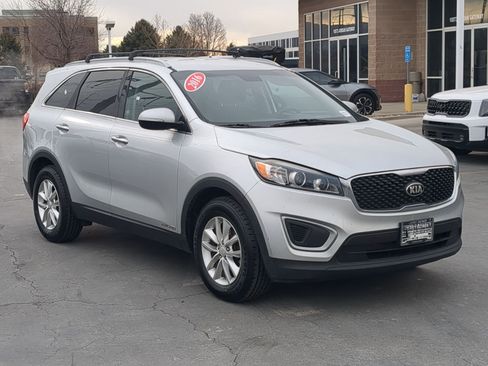 Used 2016 Kia Sorento LX w/ LX Convenience Package image 7