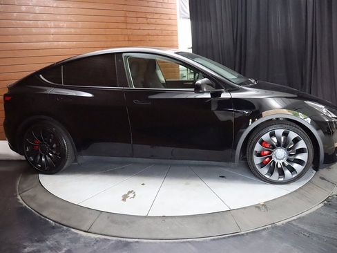 Used 2022 Tesla Model Y Performance image 16