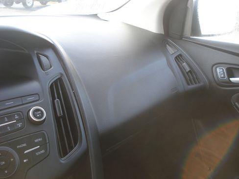 Used 2018 Ford Focus SE image 21