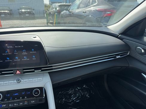 Used 2025 Hyundai Elantra Limited image 36