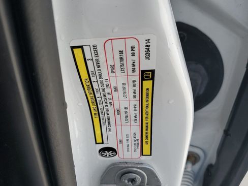 Used 2018 RAM 2500 Tradesman w/ Chrome Appearance Group image 32