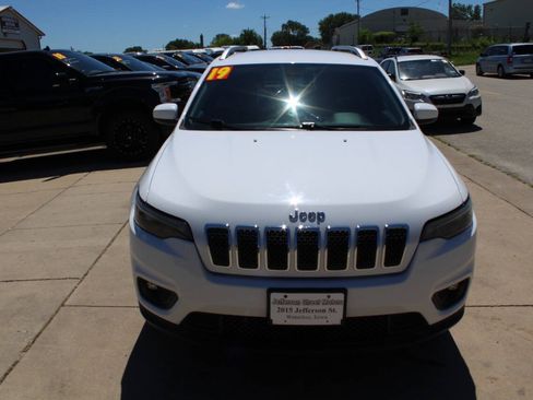 Used 2019 Jeep Cherokee Latitude w/ Popular Appearance Group AWD/4WD image 2