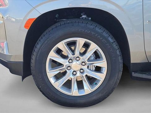 Used 2024 Chevrolet Suburban Premier image 23