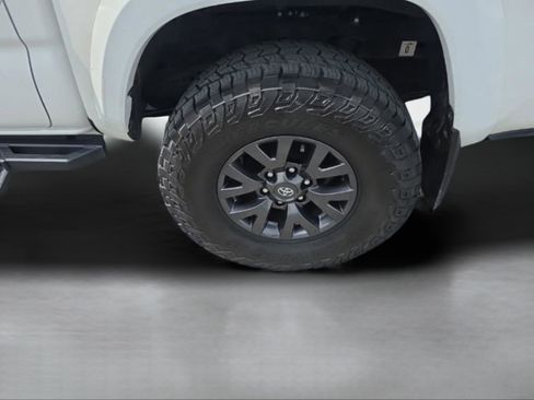 Used 2022 Toyota Tacoma SR5 w/ Technology Package RWD image 33