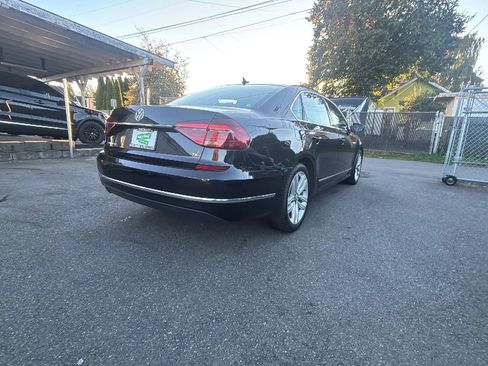 Used 2017 Volkswagen Passat 1.8T SE image 9