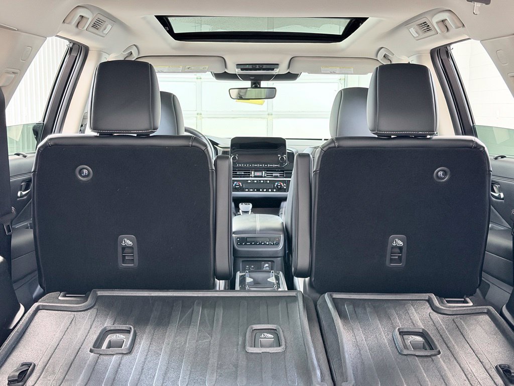Used 2024 Nissan Pathfinder Platinum AWD/4WD image 35