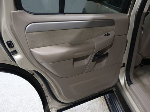 Used 2003 Ford Explorer XLT image 22