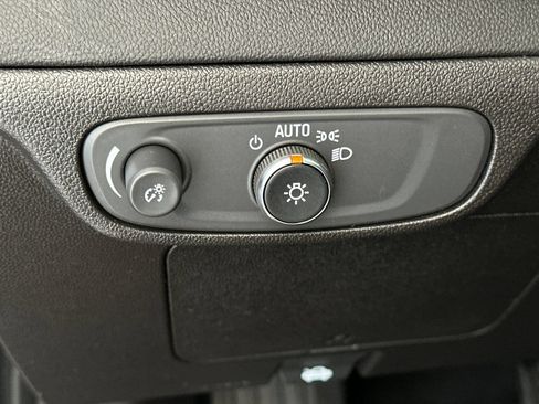 Used 2023 Chevrolet Bolt EUV LT FWD image 34