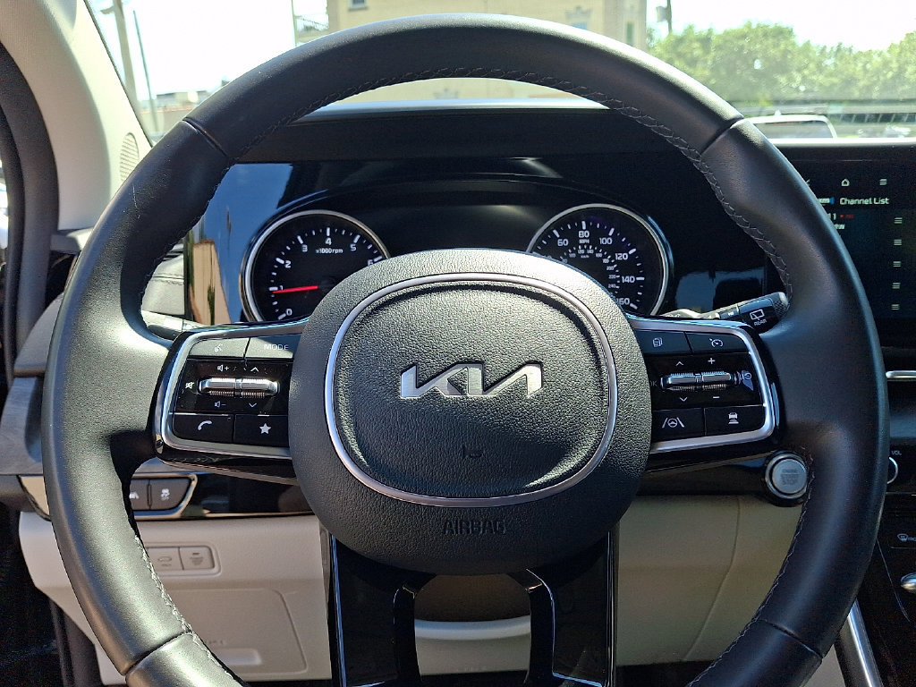 Used 2024 Kia Carnival EX FWD image 20