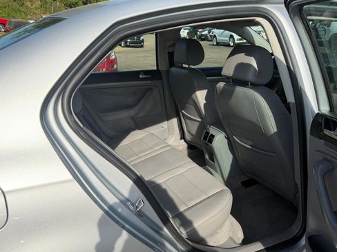 Used 2006 Volkswagen Jetta 2.5 image 12