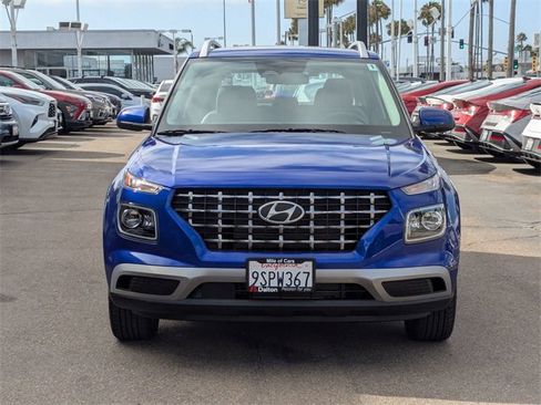 Used 2025 Hyundai Venue Limited image 2