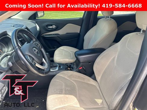 Used 2016 Jeep Cherokee Latitude FWD image 6