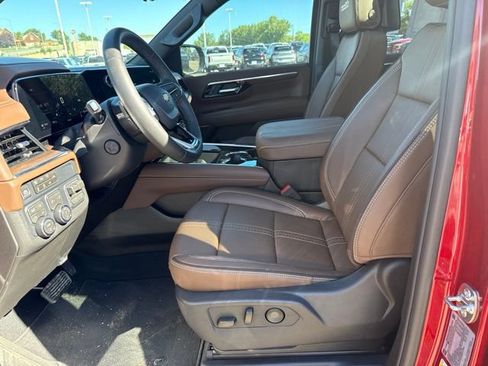 Used 2026 Chevrolet Tahoe High Country AWD/4WD image 18