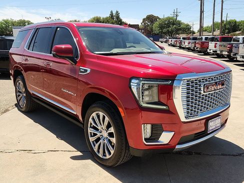 Used 2021 GMC Yukon Denali w/ Denali Premium Package AWD/4WD image 4
