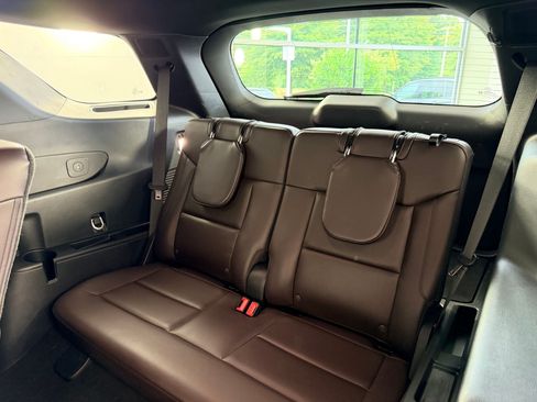 Used 2025 Ford Explorer Platinum w/ LUX Leather Package AWD/4WD image 22