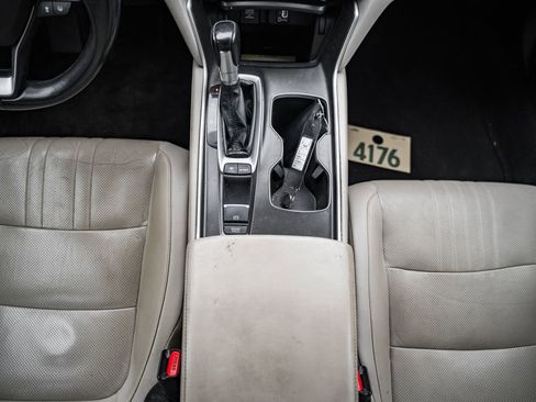 Used 2018 Honda Accord Touring image 27