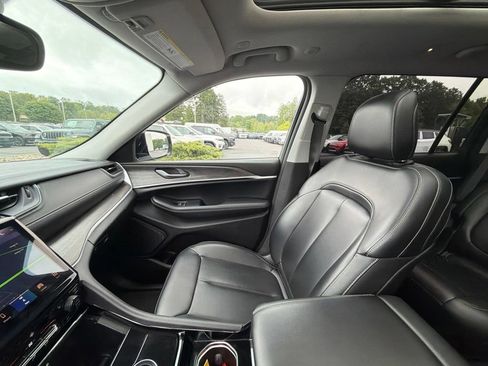Used 2023 Jeep Grand Cherokee L Limited AWD/4WD image 33