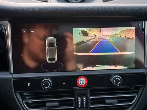 New 2026 Porsche Macan image 19