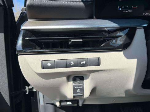 Used 2025 Nissan Murano SL image 15