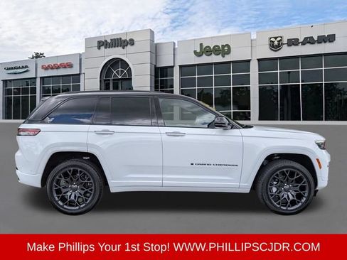 Used 2025 Jeep Grand Cherokee Summit w/ Obsidian Package AWD/4WD image 2