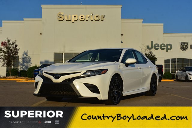 Used 2020 Toyota Camry SE FWD image 1