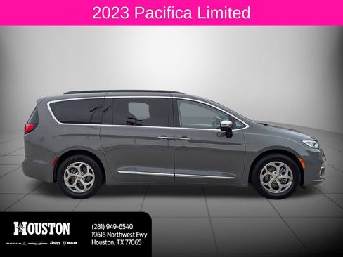 Used 2023 Chrysler Pacifica Limited FWD image 2