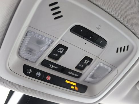 Used 2020 Chevrolet Traverse RS image 44