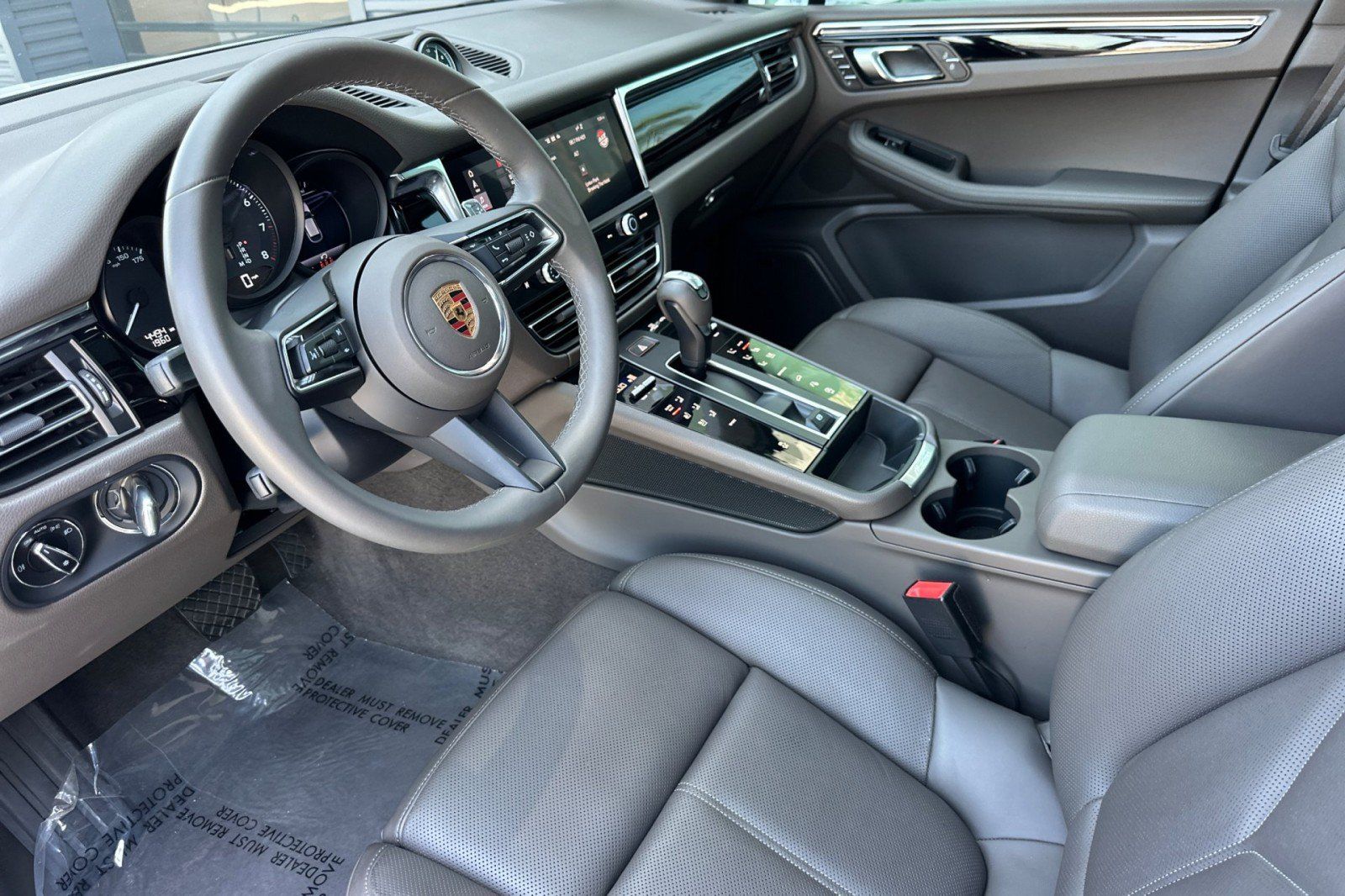 Used 2026 Porsche Macan AWD/4WD image 4