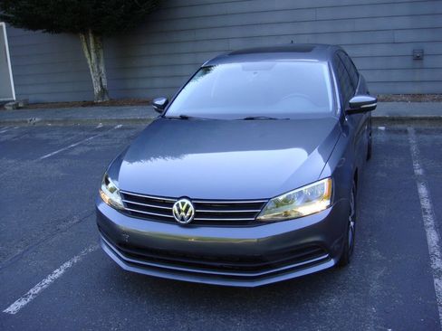 Used 2017 Volkswagen Jetta SE FWD image 3