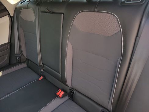 Used 2025 Volkswagen Taos SE image 10