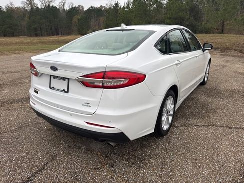 Used 2020 Ford Fusion SE image 3