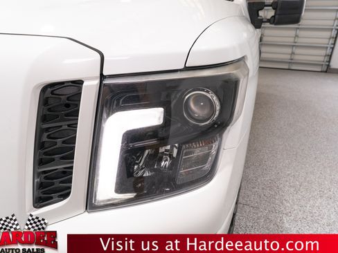 Used 2019 Nissan Titan SL w/ Midnight Edition AWD/4WD image 8