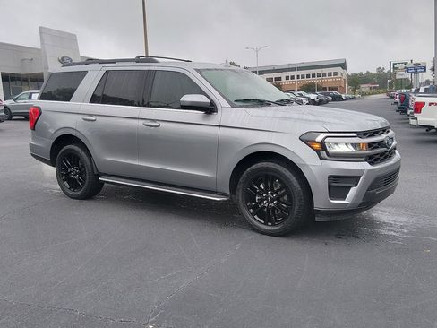 Used 2023 Ford Expedition XLT RWD image 2