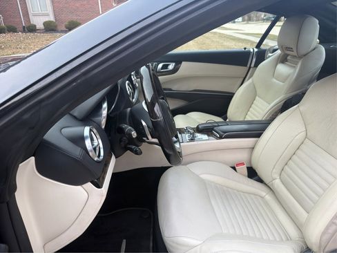 Used 2017 Mercedes-Benz SL 550 image 10
