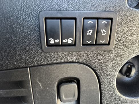 Used 2018 GMC Yukon XL Denali RWD image 37