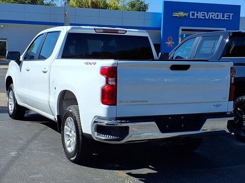 Used 2025 Chevrolet Silverado 1500 LT image 2