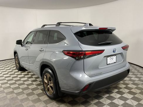 Used 2022 Toyota Highlander Bronze Edition image 7