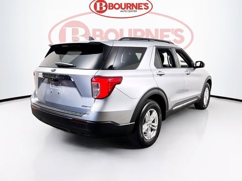 Used 2023 Ford Explorer XLT AWD/4WD image 9