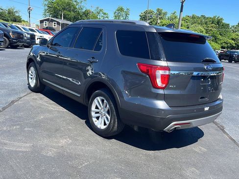 Used 2016 Ford Explorer XLT FWD image 3