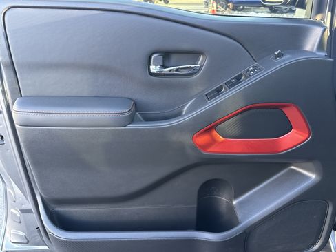 Used 2024 Nissan Frontier PRO-4X w/ Pro Convenience Package image 12