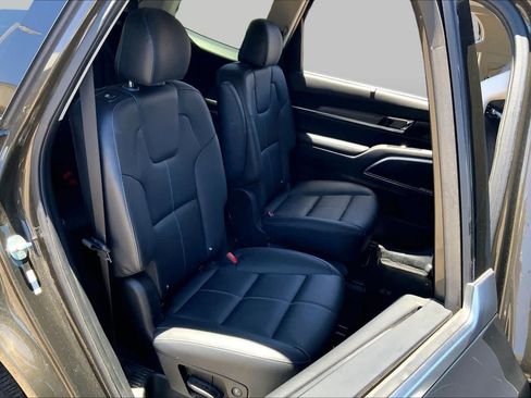 Used 2022 Kia Telluride SX w/ Towing Package FWD image 18