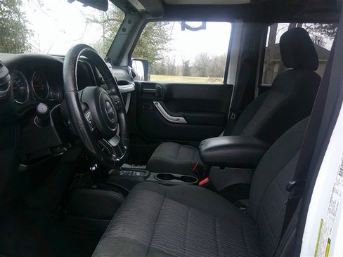 Used 2012 Jeep Wrangler Unlimited Sahara image 9