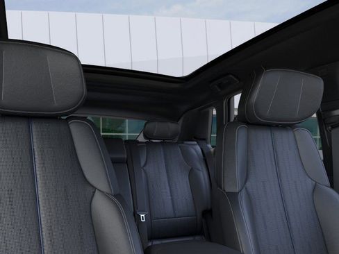 New 2025 Cadillac Lyriq Luxury RWD image 24