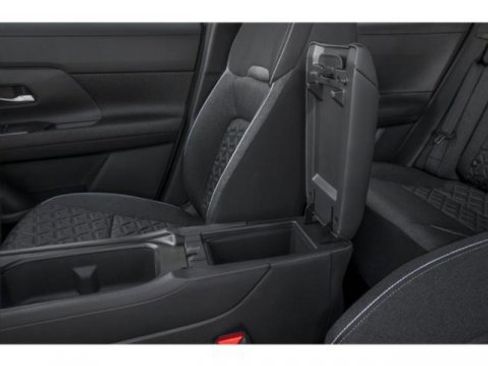 Certified 2025 Nissan Kicks SV image 16