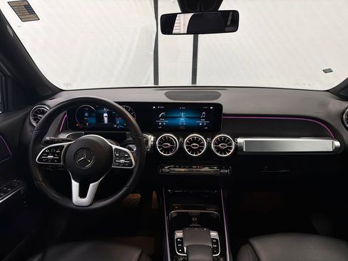 Used 2020 Mercedes-Benz GLB 250 w/ Premium Package image 25