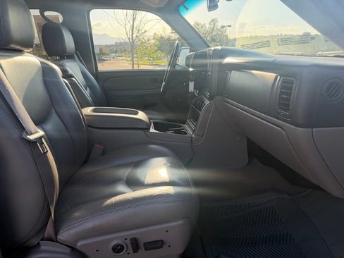 Used 2005 Chevrolet Avalanche Z71 w/ Sun And Sound Package AWD/4WD image 28