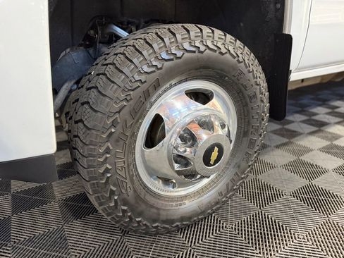 Used 2016 Chevrolet Silverado 3500 High Country w/ Duramax Plus Package image 8